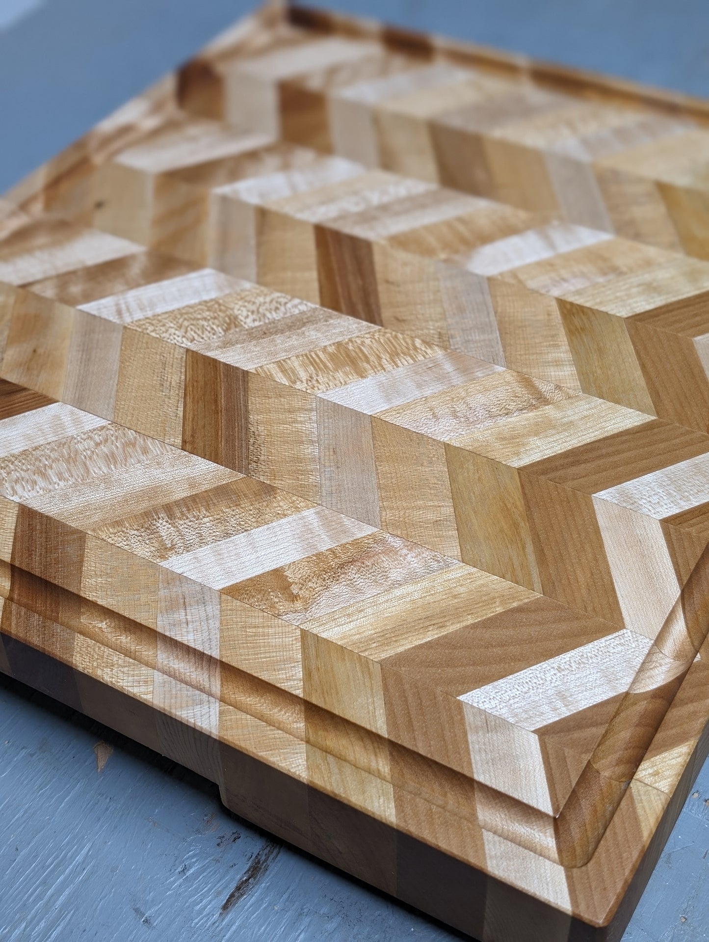 Planche à découper érable style chevron / Chevron Style Maple Cutting Board