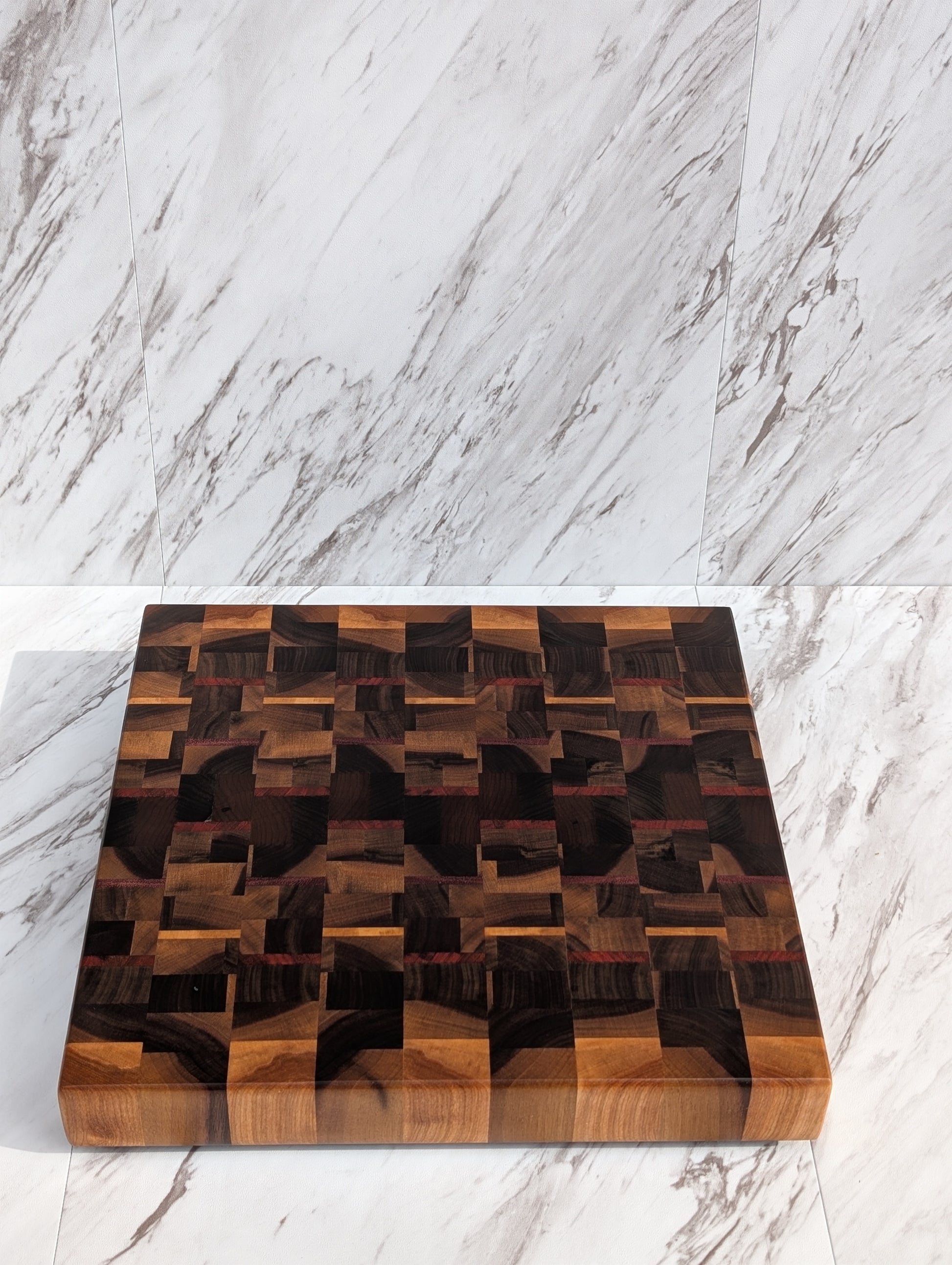 085 Walnut End Grain Cutting Board / Planche bois debout en noyer 085