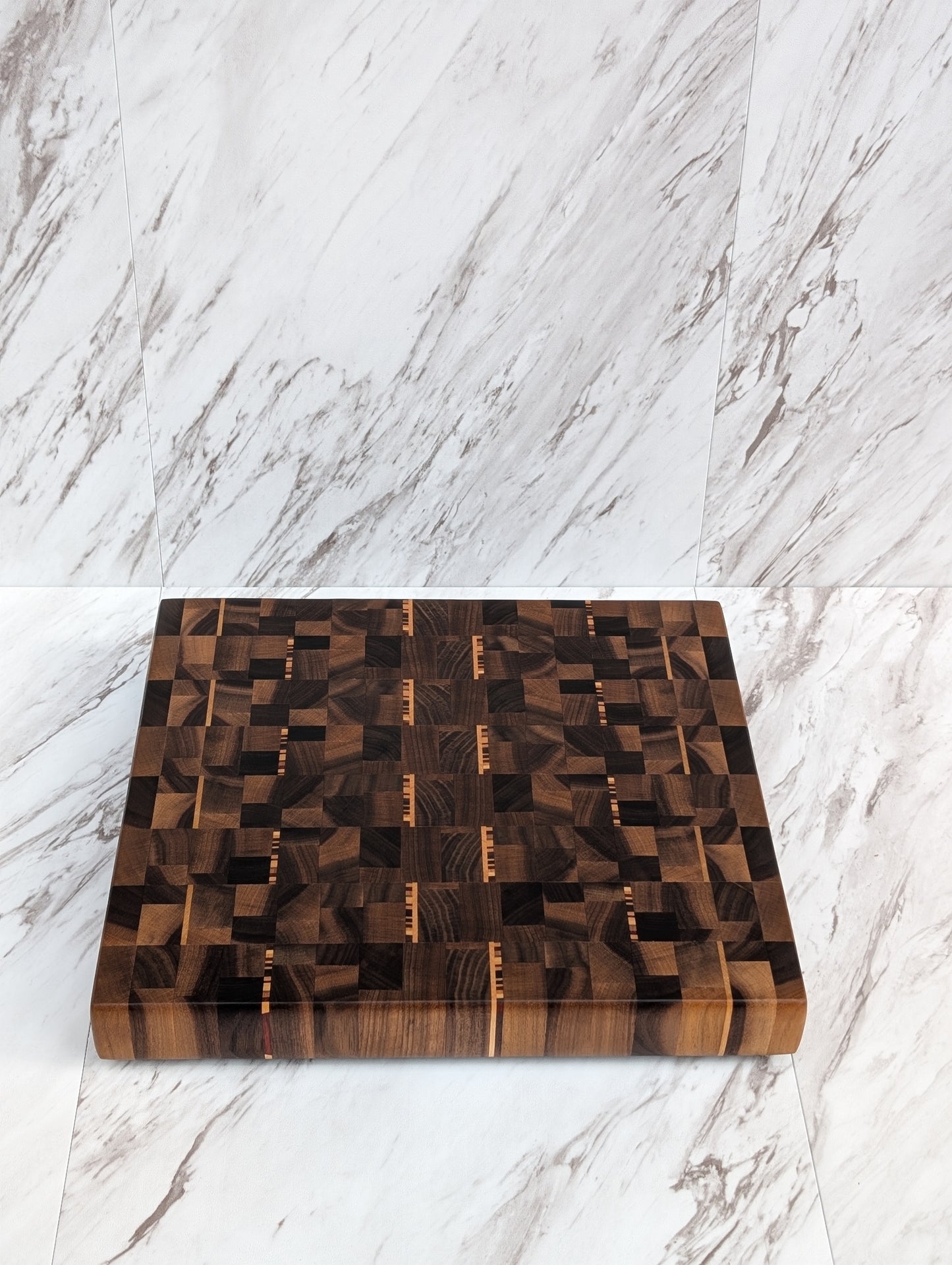 081 End Grain Cutting Board / Planche en bois debout 081