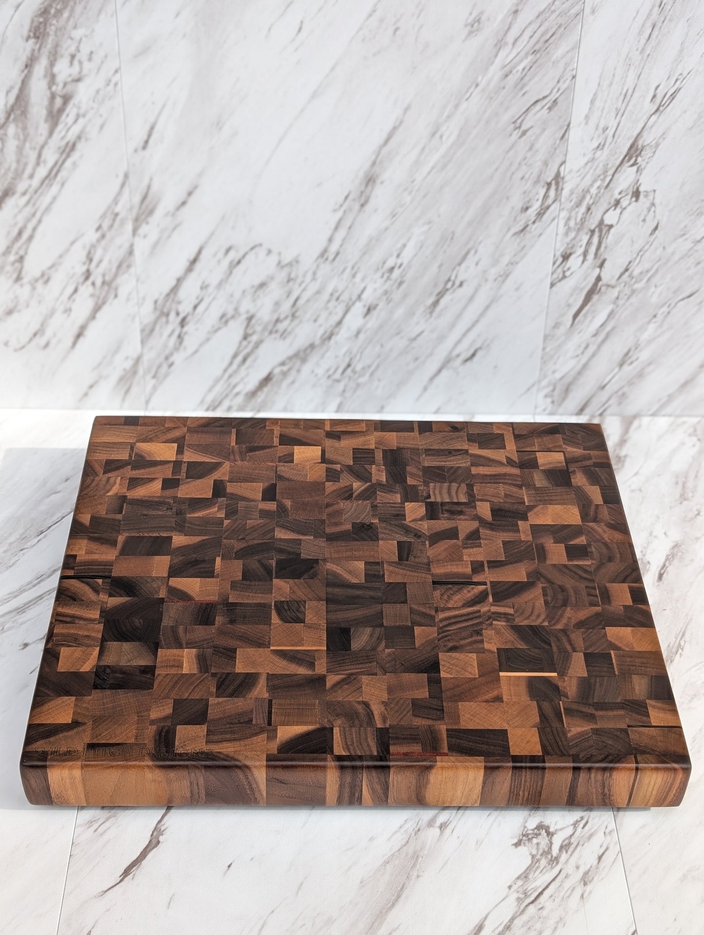 083 End Grain Board / Planche en bois debout 083