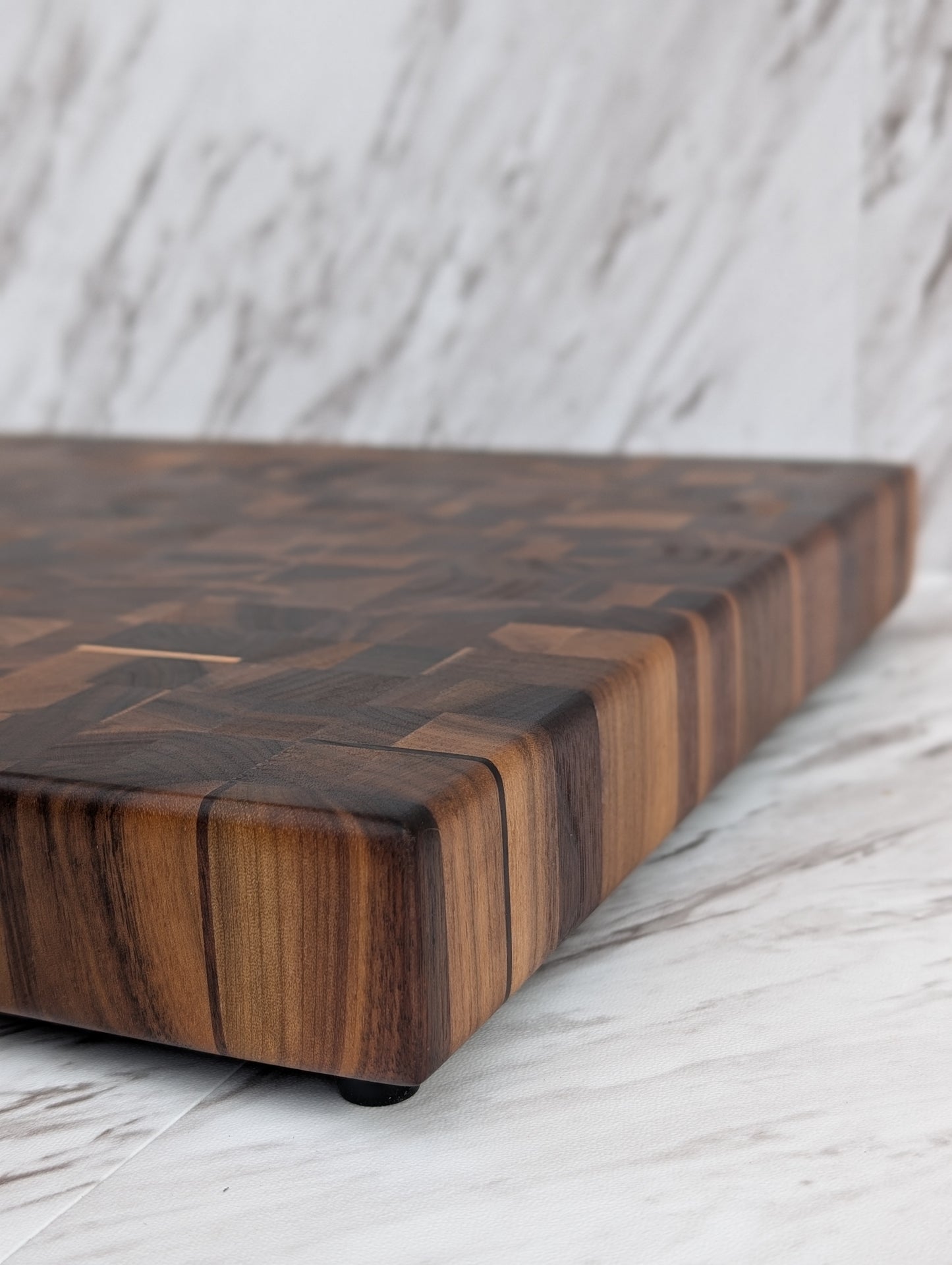 083 End Grain Board / Planche en bois debout 083