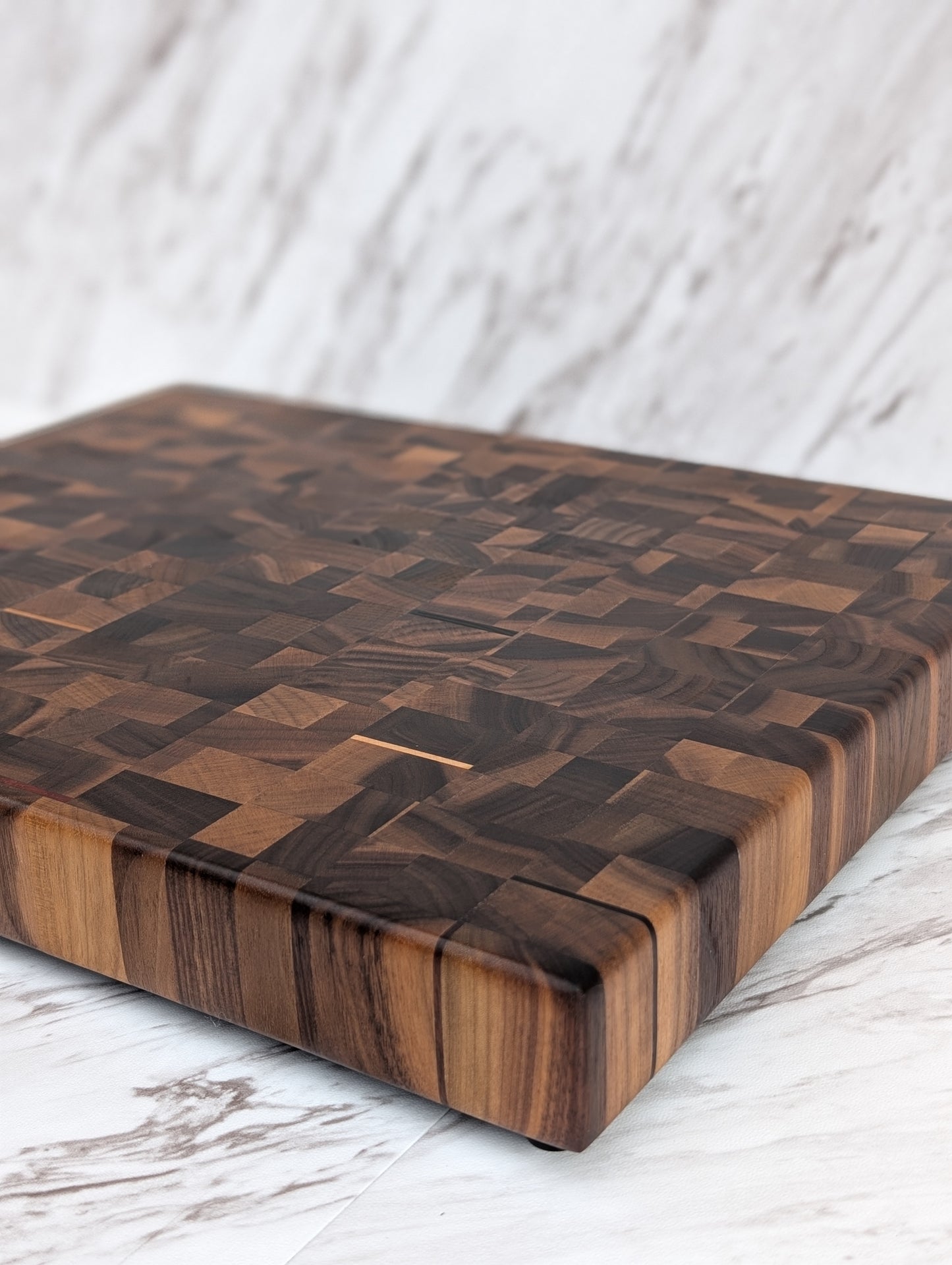 083 End Grain Board / Planche en bois debout 083
