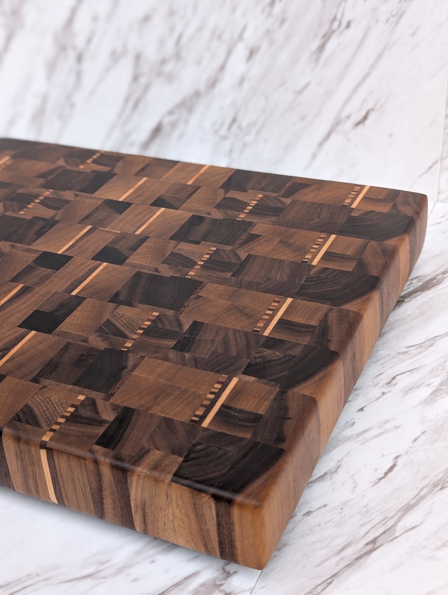 081 End Grain Cutting Board / Planche en bois debout 081