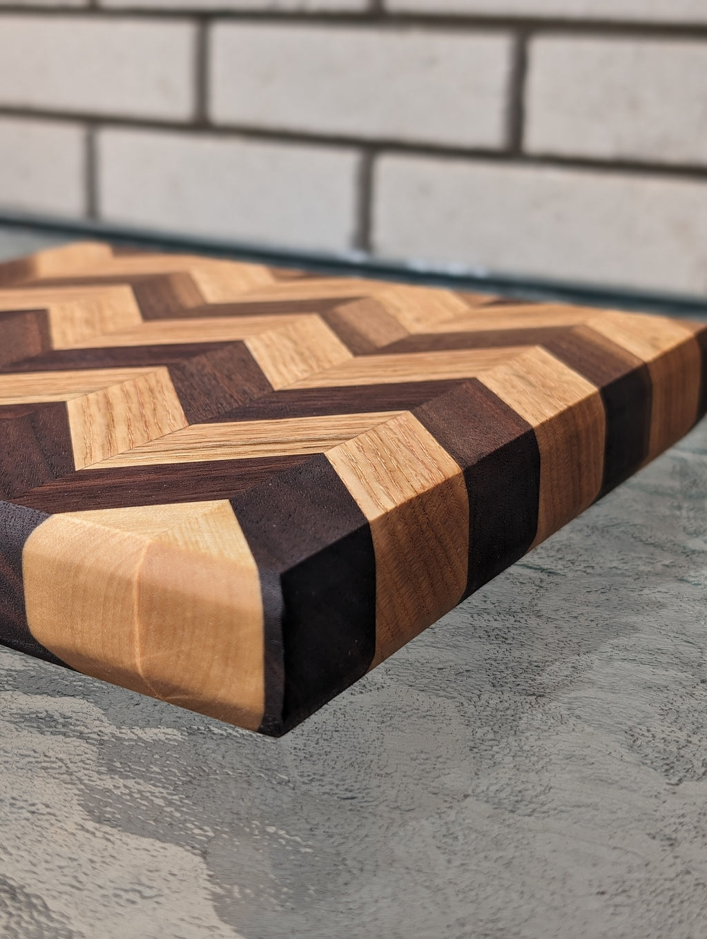 Petite planche à découper style Chevron / Small Chevron Style Cutting Board