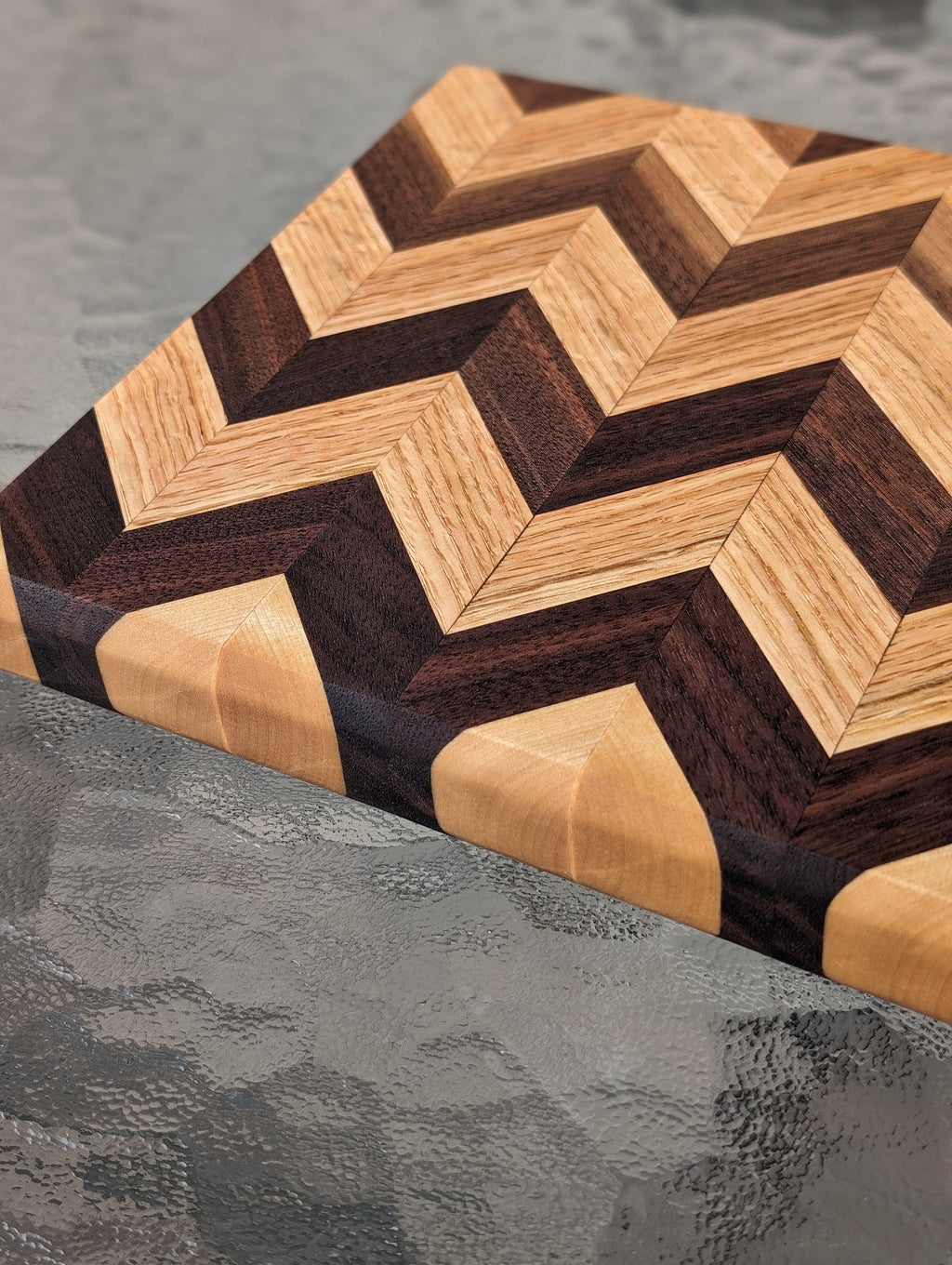 Petite planche à découper style Chevron / Small Chevron Style Cutting Board