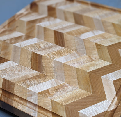 Planche à découper érable style chevron / Chevron Style Maple Cutting Board