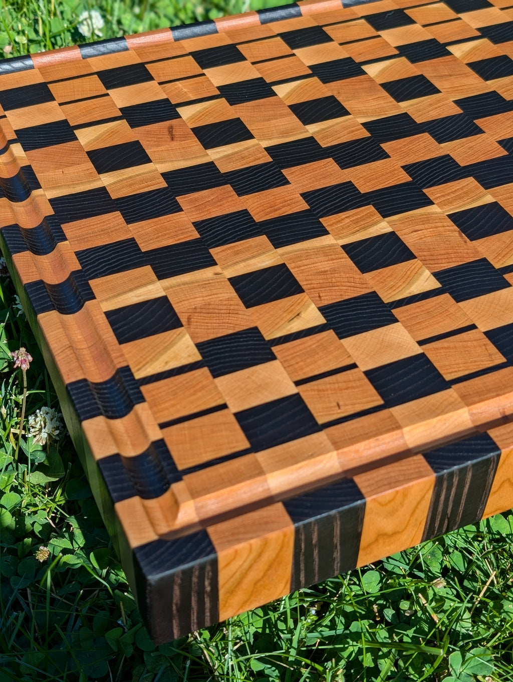 End Grain Cutting Board / Planche à découper en bois debout