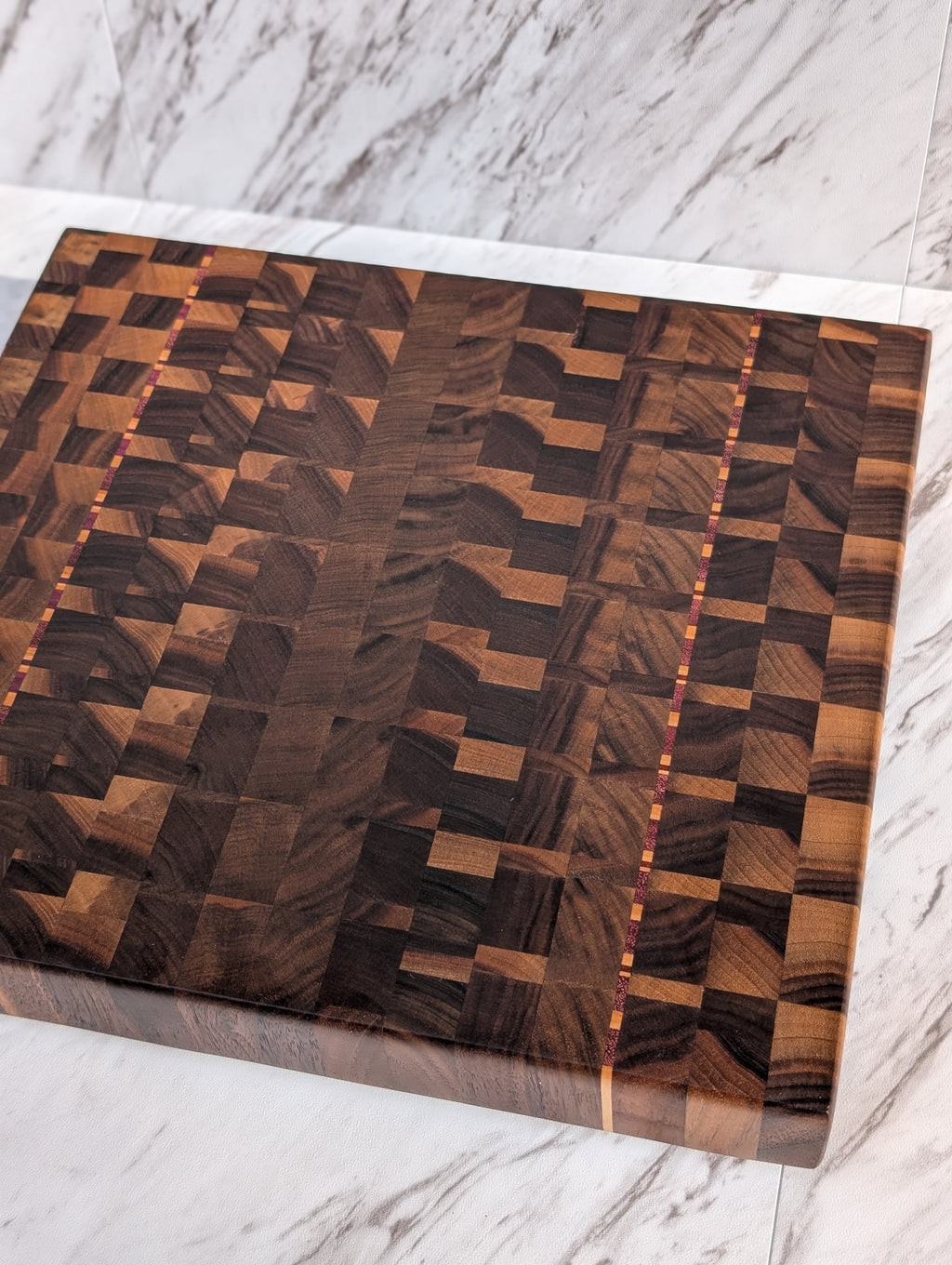 084 Walnut End Grain Cutting Board / Planche en bois debout noyer 084