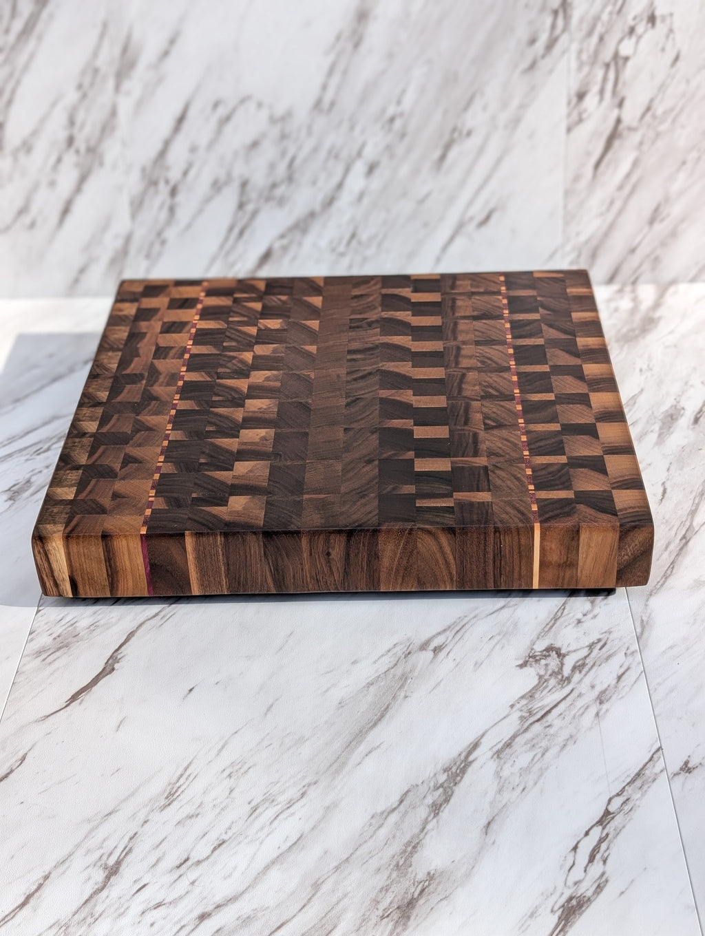 084 Walnut End Grain Cutting Board / Planche en bois debout noyer 084