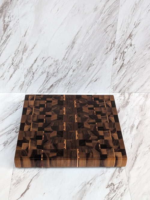 081 End Grain Cutting Board / Planche en bois debout 081