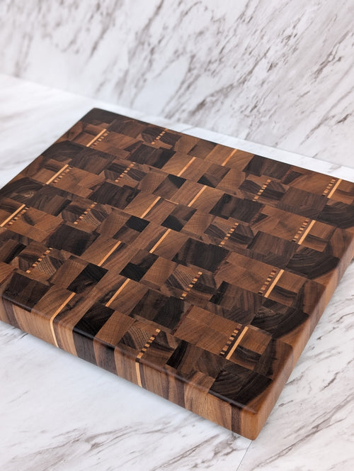 081 End Grain Cutting Board / Planche en bois debout 081