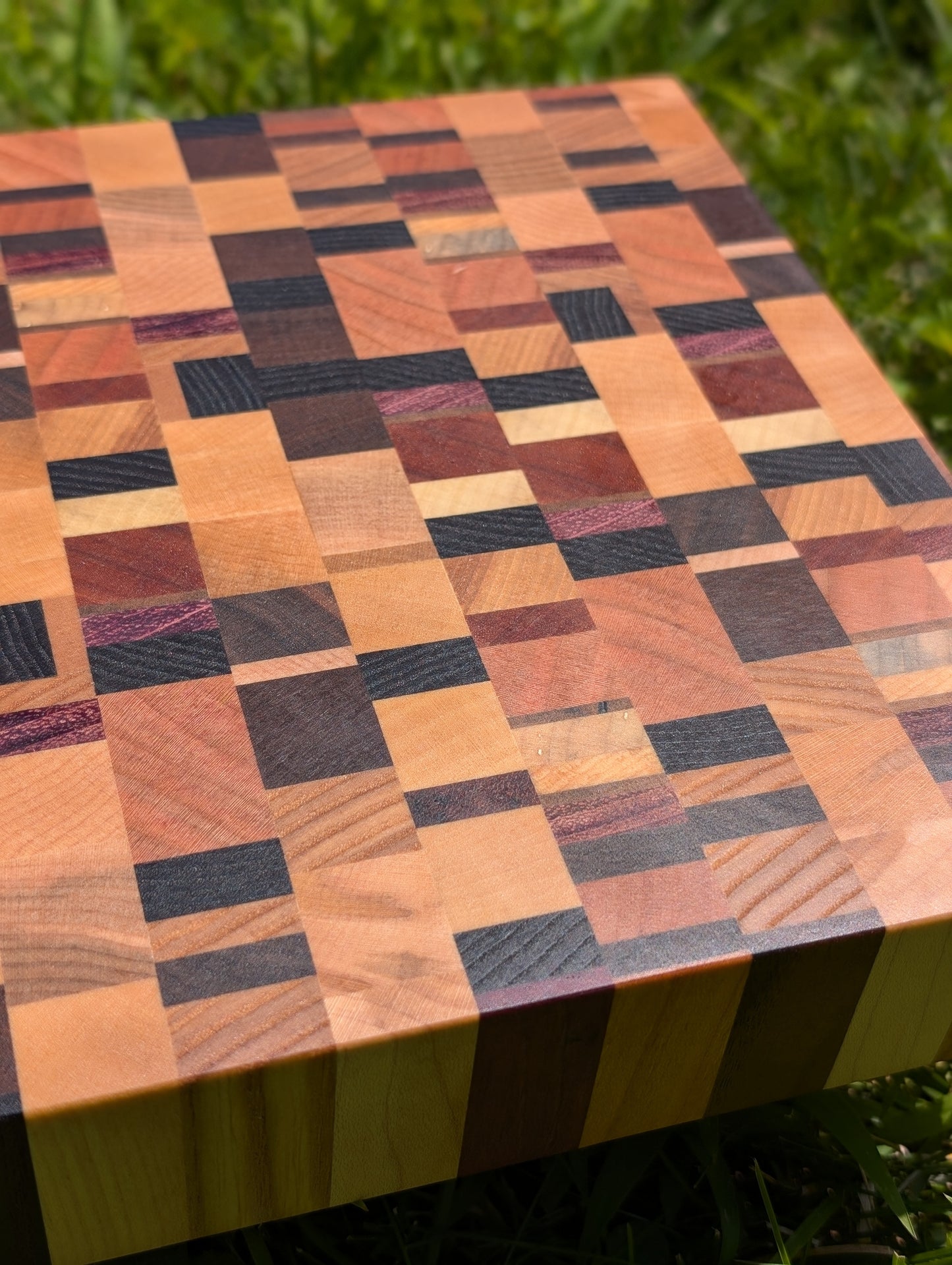 Chaotic End Grain Cutting Board / Planche en bois debout chaotique