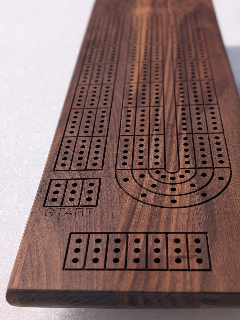 Planche de crible en noyer / Walnut Cribbage Board