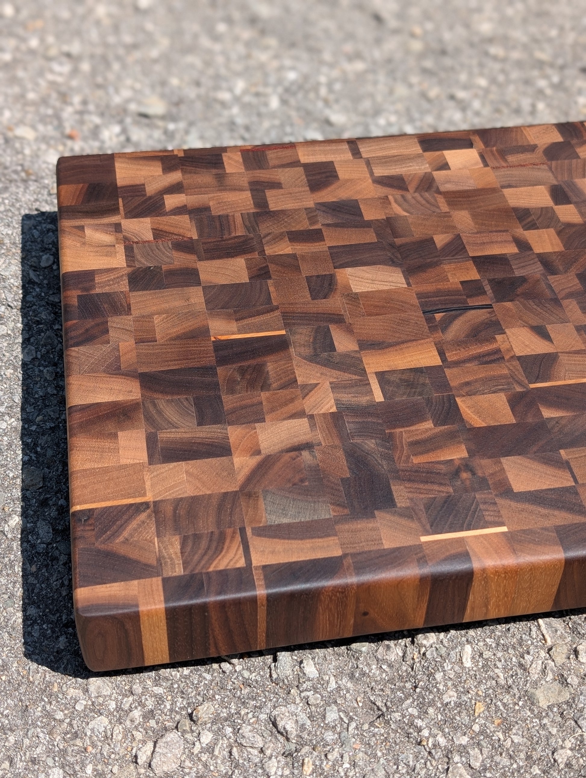 101 End Grain Board / Planche en bois debout 101