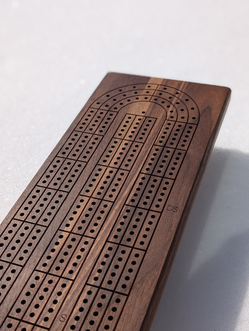 Planche de crible en noyer / Walnut Cribbage Board