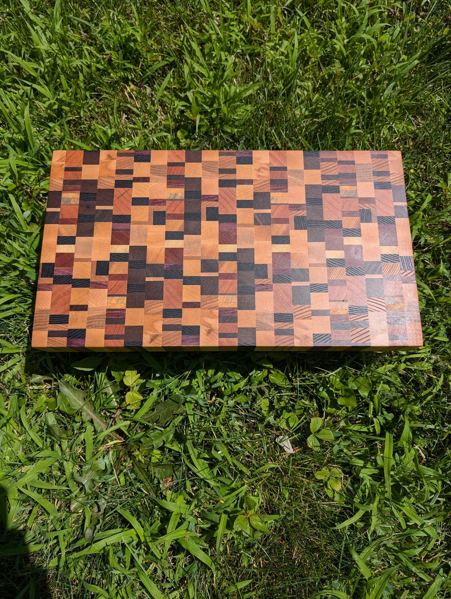 Chaotic End Grain Cutting Board / Planche en bois debout chaotique