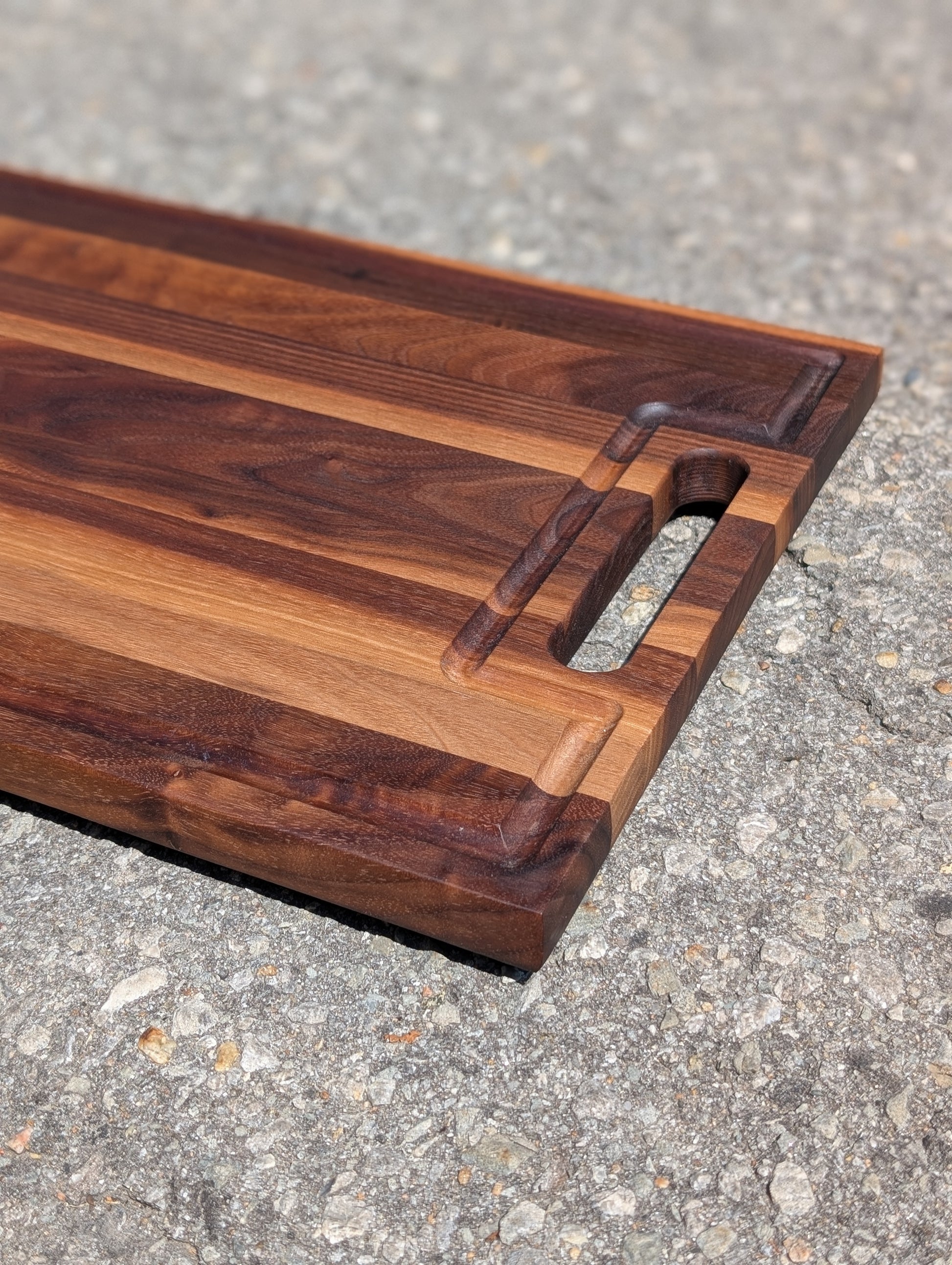Planche à découper en noyer / Walnut Cutting Board