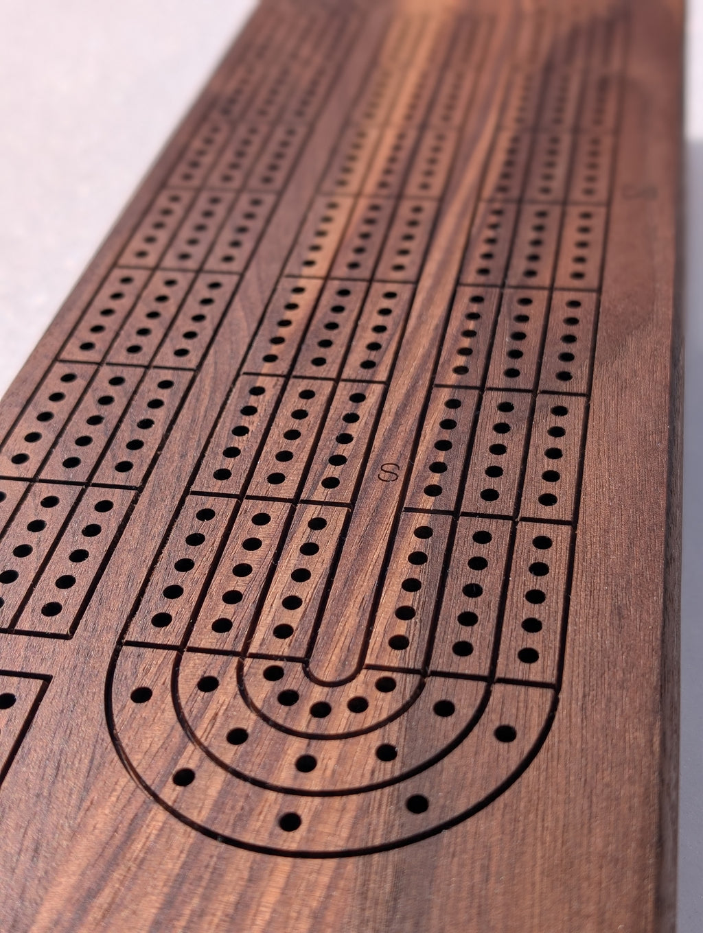 Planche de crible en noyer / Walnut Cribbage Board