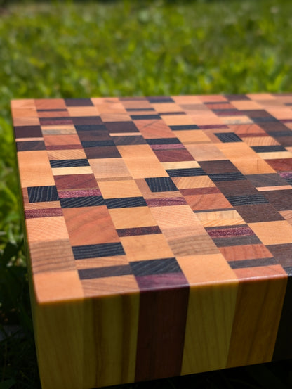 Chaotic End Grain Cutting Board / Planche en bois debout chaotique