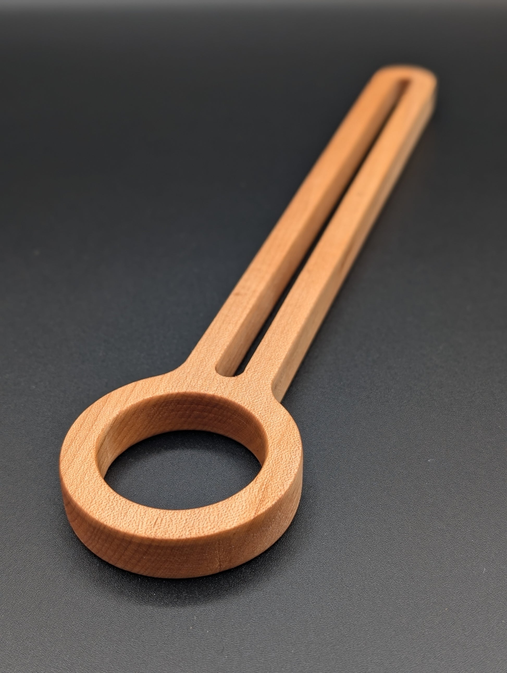 Fouet en bois / Wooden Whisk